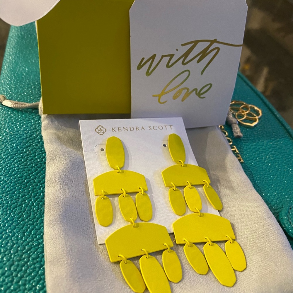 NWOT Kendra Scott Yellow Emmett Earrings Gift Box
